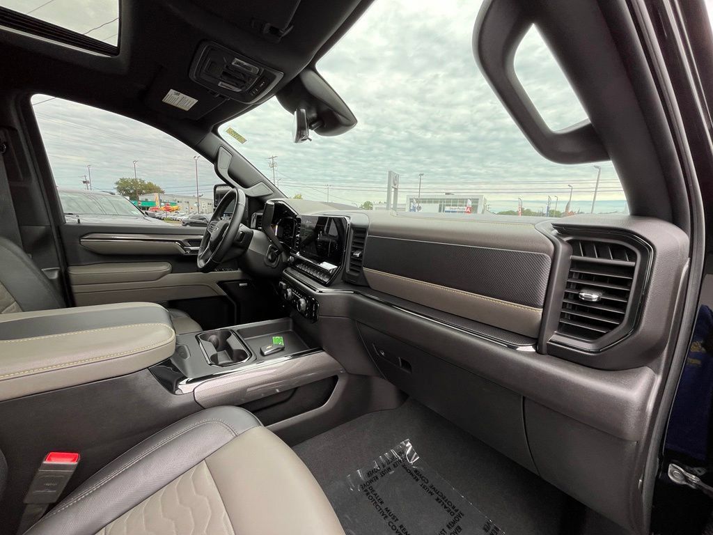 Used 2025 Chevrolet Silverado 2500 ZR2 AWD/4WD image 14