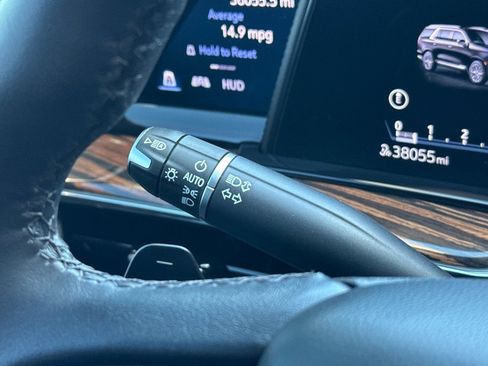 Used 2023 Cadillac Escalade Premium Luxury image 34