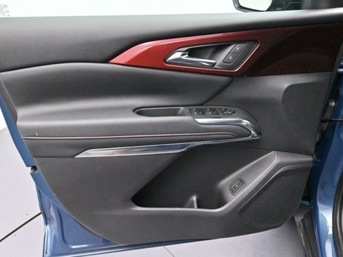 Used 2025 Chevrolet Traverse Z71 w/ Driver Confidence Package image 4