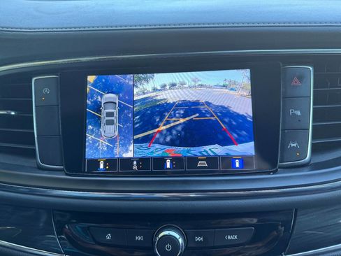 Used 2022 Buick Enclave Premium image 2