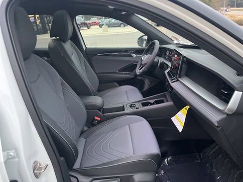 New 2026 Volkswagen Tiguan SE R-Line image 28