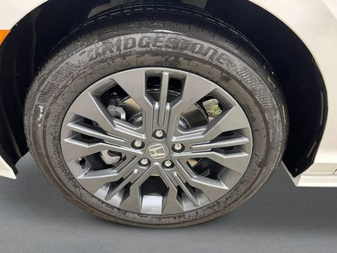 New 2026 Honda Odyssey Touring image 11