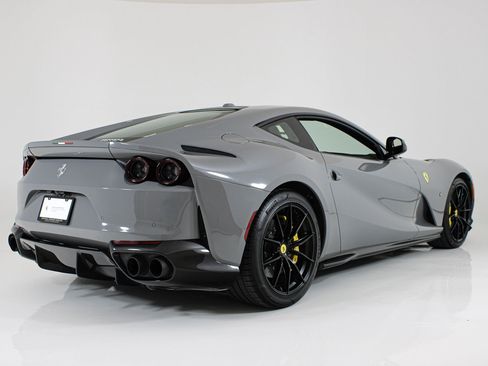 Used 2019 Ferrari 812 Superfast RWD image 9
