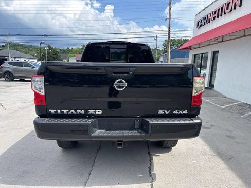 Used 2017 Nissan Titan SV AWD/4WD image 5