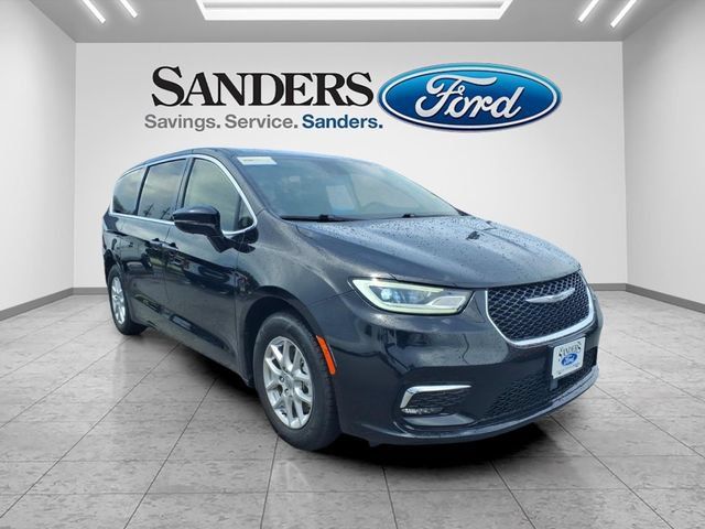 Used 2024 Chrysler Pacifica Touring-L FWD image 1
