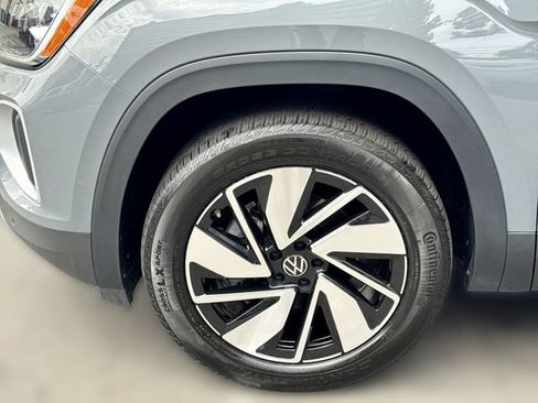 Certified 2025 Volkswagen Atlas SE FWD image 20