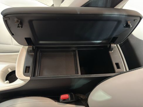 Used 2016 Toyota Prius Four image 20