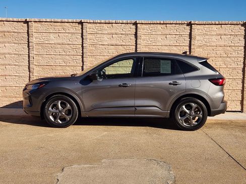 Used 2023 Ford Escape ST-Line w/ Cold Weather Package image 4