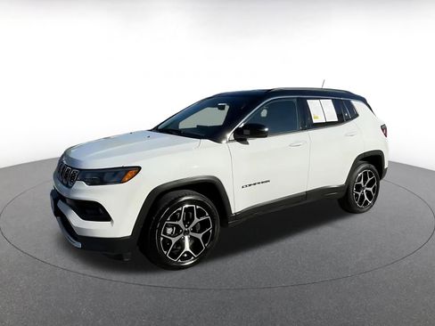 Used 2025 Jeep Compass Limited image 8