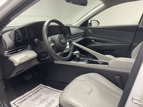 Used 2024 Hyundai Elantra Limited FWD image 11