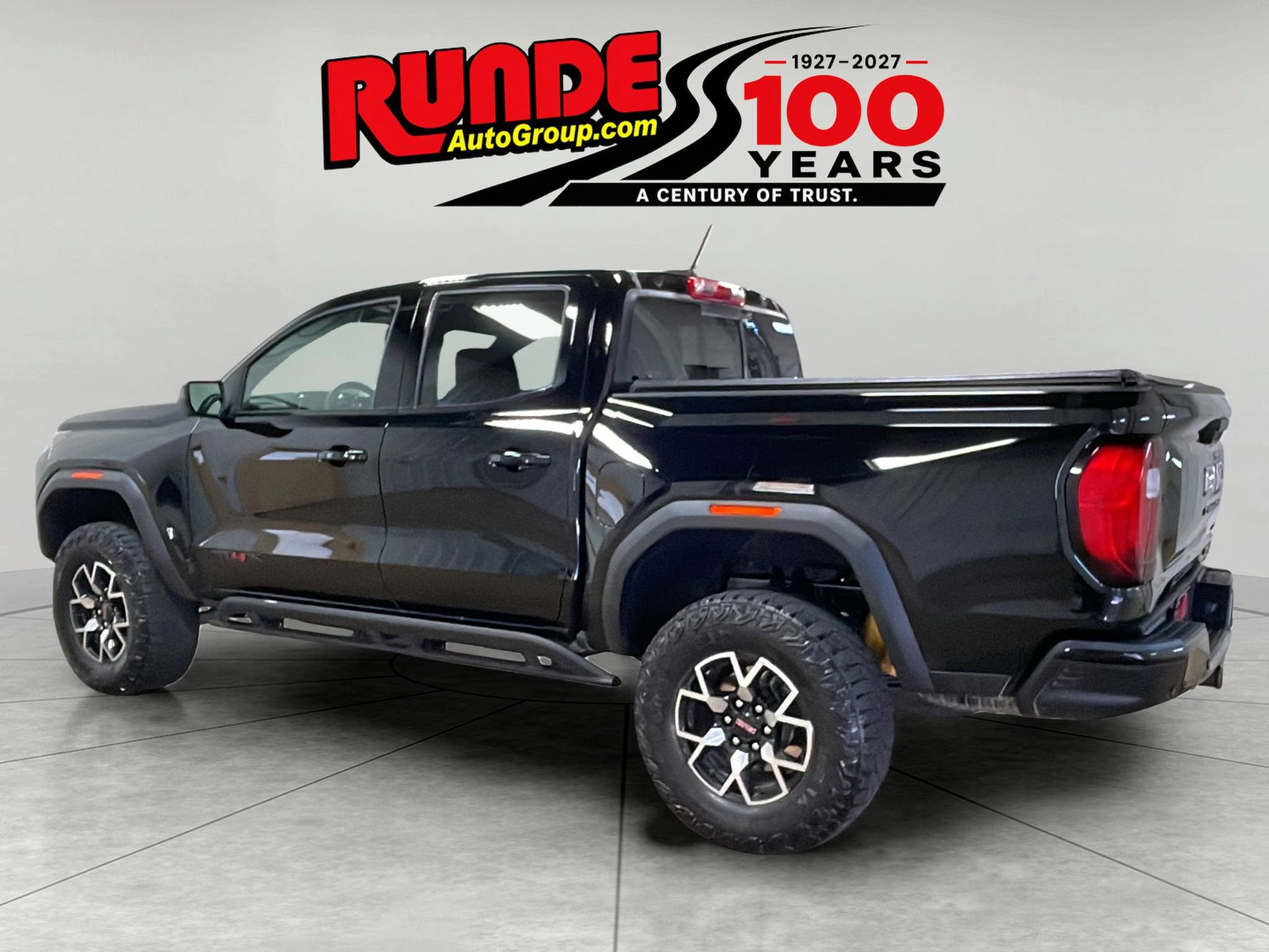 Used 2024 GMC Canyon AT4X AWD/4WD image 3