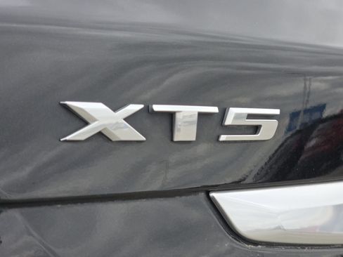 Used 2021 Cadillac XT5 Premium Luxury image 9