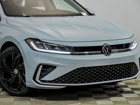 New 2026 Volkswagen Jetta SE image 2