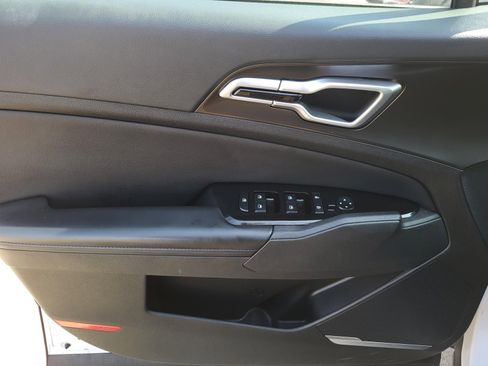 Used 2024 Kia Sportage EX image 16