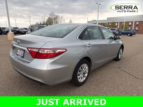 Used 2016 Toyota Camry LE image 3