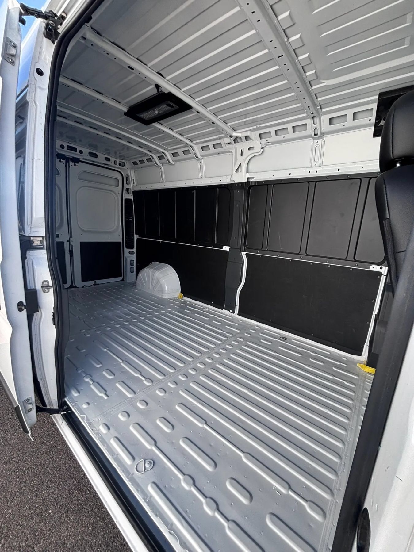 Used 2026 RAM ProMaster 2500 w/ Convenience Group FWD image 10