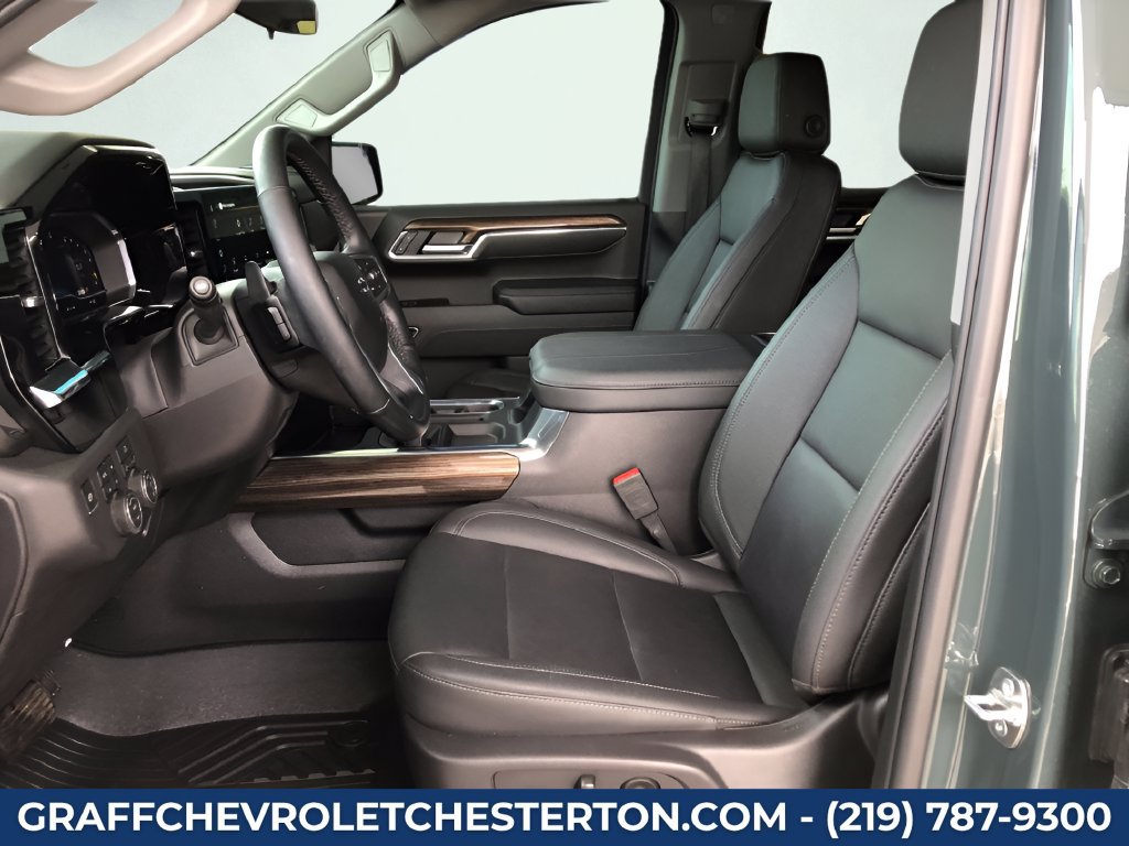 Used 2025 Chevrolet Silverado 1500 LT Trail Boss w/ Convenience Package II AWD/4WD image 17