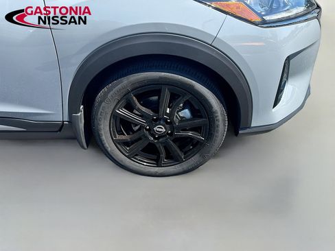 Used 2024 Nissan Kicks SR w/ SR Premium Package FWD image 35
