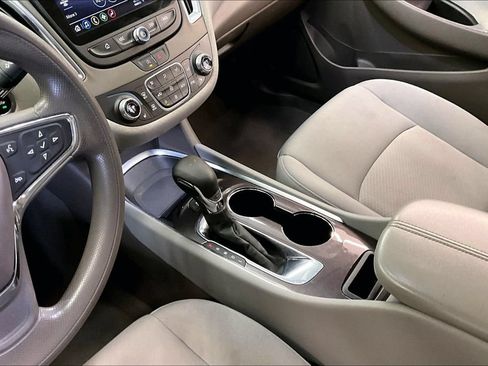 Used 2021 Chevrolet Malibu LT FWD image 16