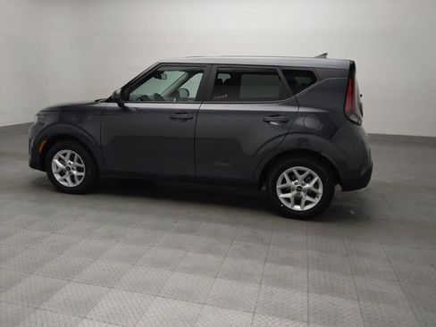 Used 2025 Kia Soul LX image 3