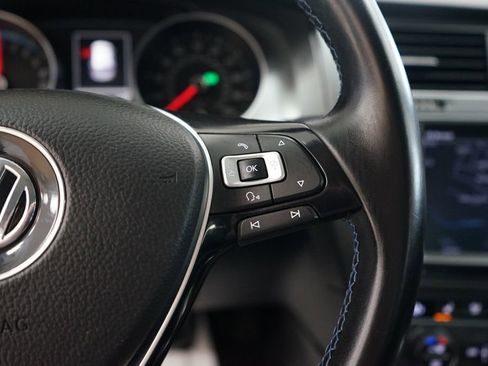 Used 2016 Volkswagen e-Golf SEL Premium image 34