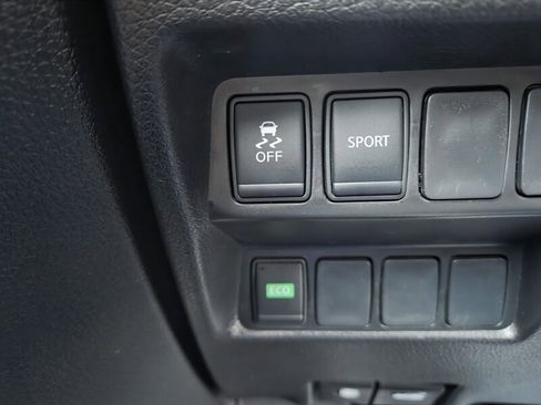 Used 2016 Nissan Rogue SV image 19