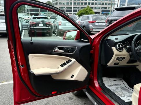 Used 2016 Mercedes-Benz GLA 250 4MATIC image 9