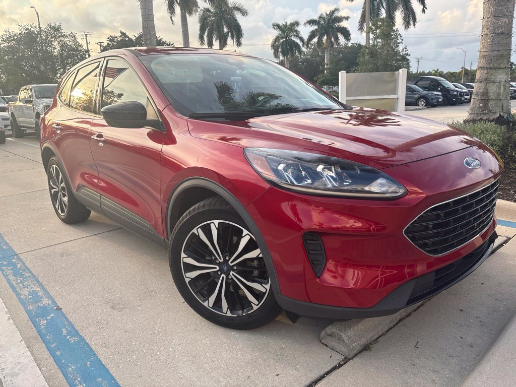 Used 2022 Ford Escape SE w/ SE Sport Appearance Package FWD image 1