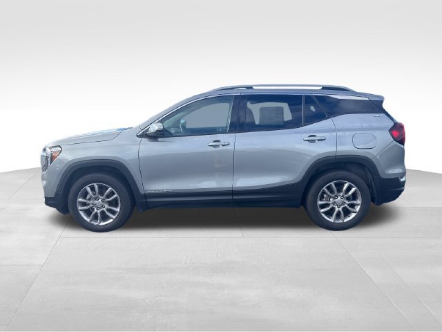 Used 2024 GMC Terrain SLT AWD/4WD image 2