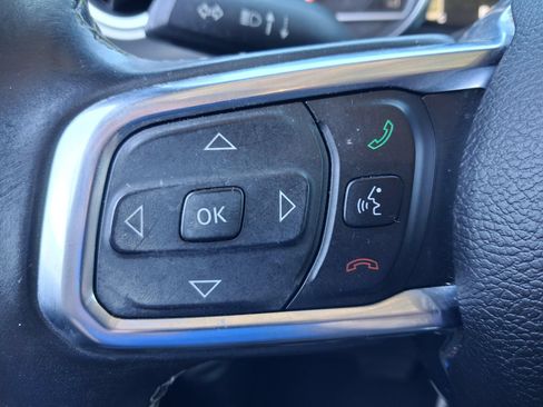 Used 2018 Jeep Wrangler Unlimited Sahara w/ Uconnect 4C Nav & Sound Group AWD/4WD image 15