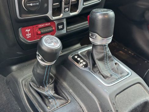 Used 2023 Jeep Wrangler Unlimited Rubicon 4xe image 13