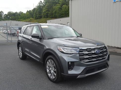 Certified 2025 Ford Explorer Active w/ Active Comfort Package AWD/4WD image 4