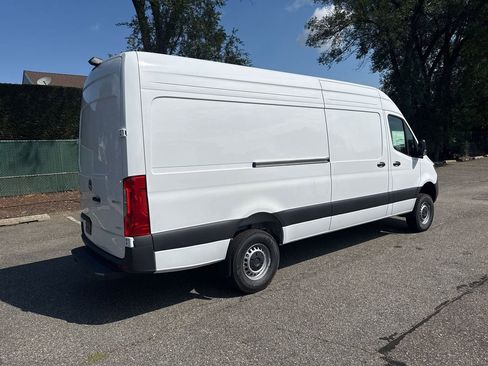 Used 2025 Mercedes-Benz Sprinter 2500 image 8