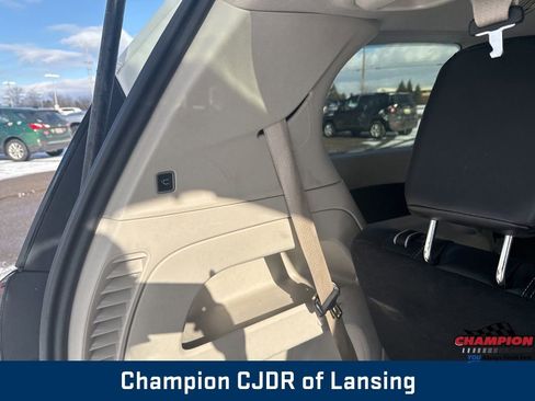 Used 2024 Chrysler Pacifica Touring-L image 13