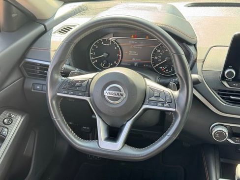 Used 2022 Nissan Altima 2.5 SR FWD image 14
