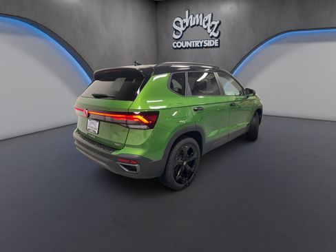 New 2026 Volkswagen Taos SE image 8