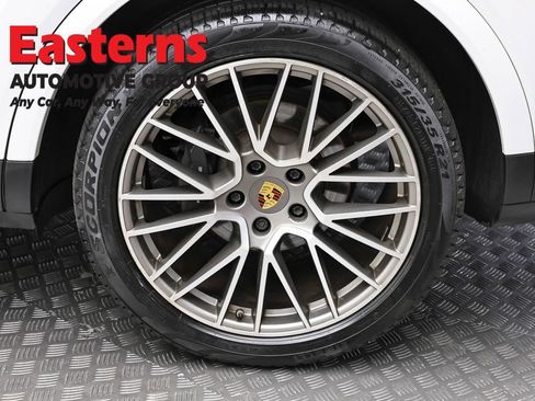 Used 2023 Porsche Cayenne Platinum Edition AWD/4WD image 8
