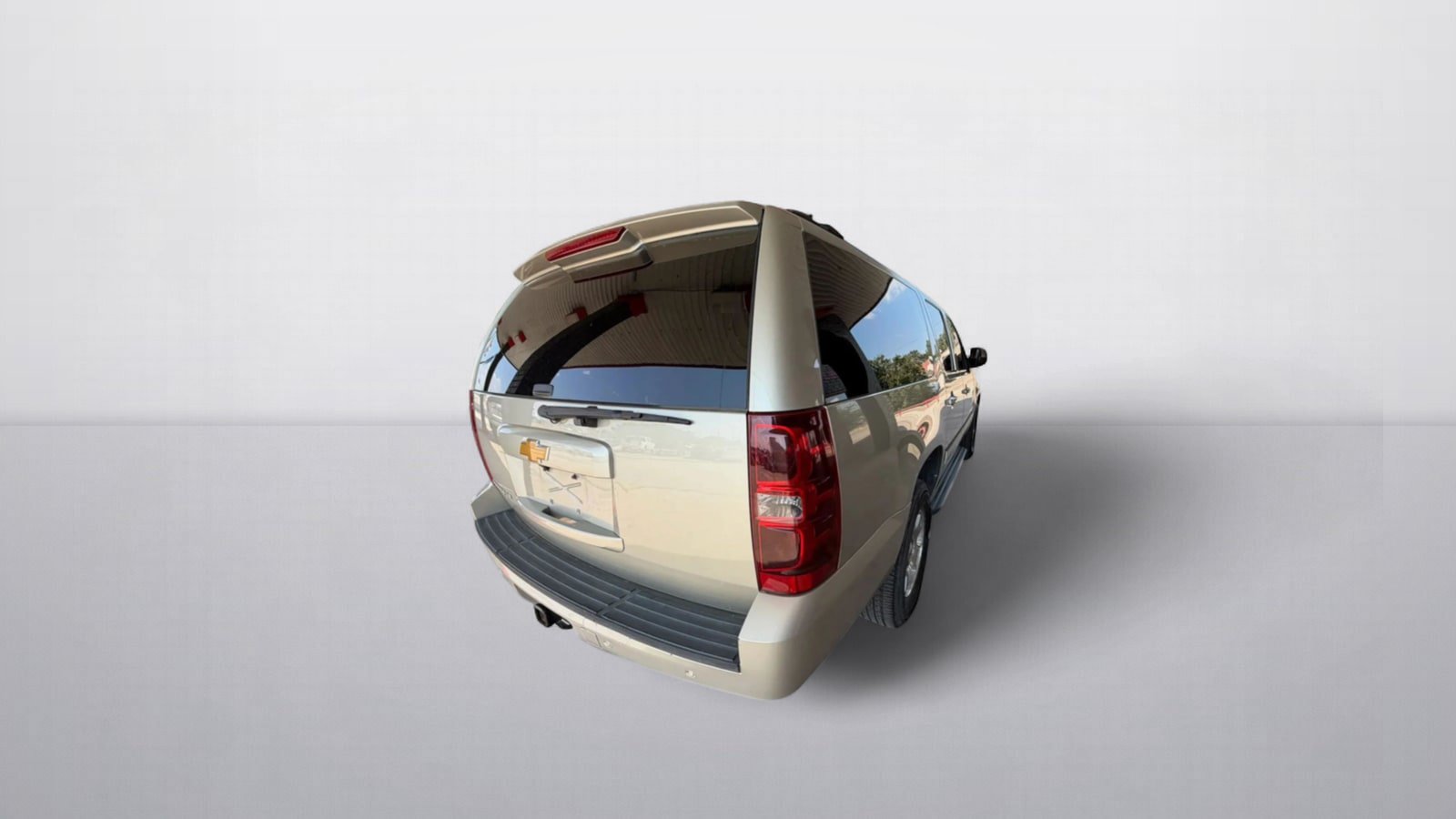 Used 2014 Chevrolet Suburban LT RWD image 8