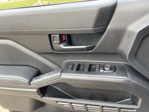 Used 2025 Toyota Tacoma SR image 47