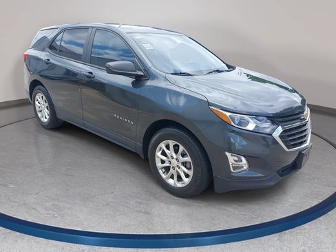 Used 2020 Chevrolet Equinox LS w/ LS Convenience Package FWD image 3