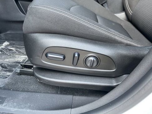 Used 2022 GMC Terrain SLE w/ Driver Convenience Package image 6