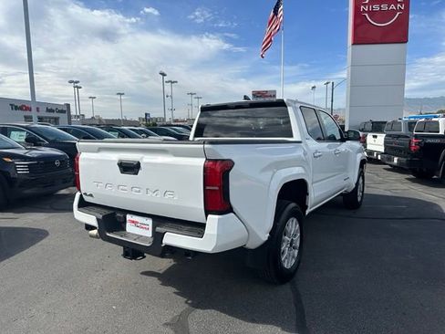 Used 2024 Toyota Tacoma SR5 AWD/4WD image 11