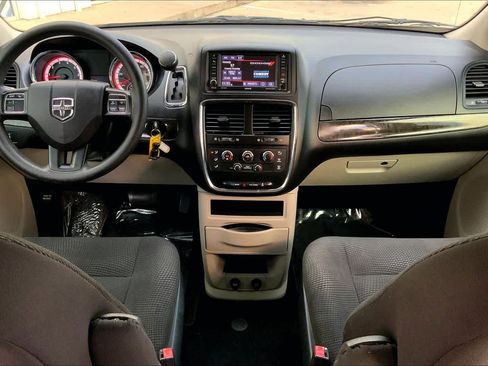 Used 2020 Dodge Grand Caravan SE w/ UConnect Hands-Free Group image 16