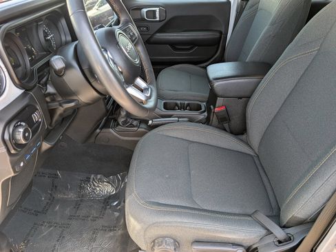Used 2024 Jeep Wrangler Unlimited Sahara AWD/4WD image 17