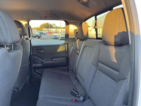 Used 2024 Nissan Frontier SV w/ SV Convenience Package image 11