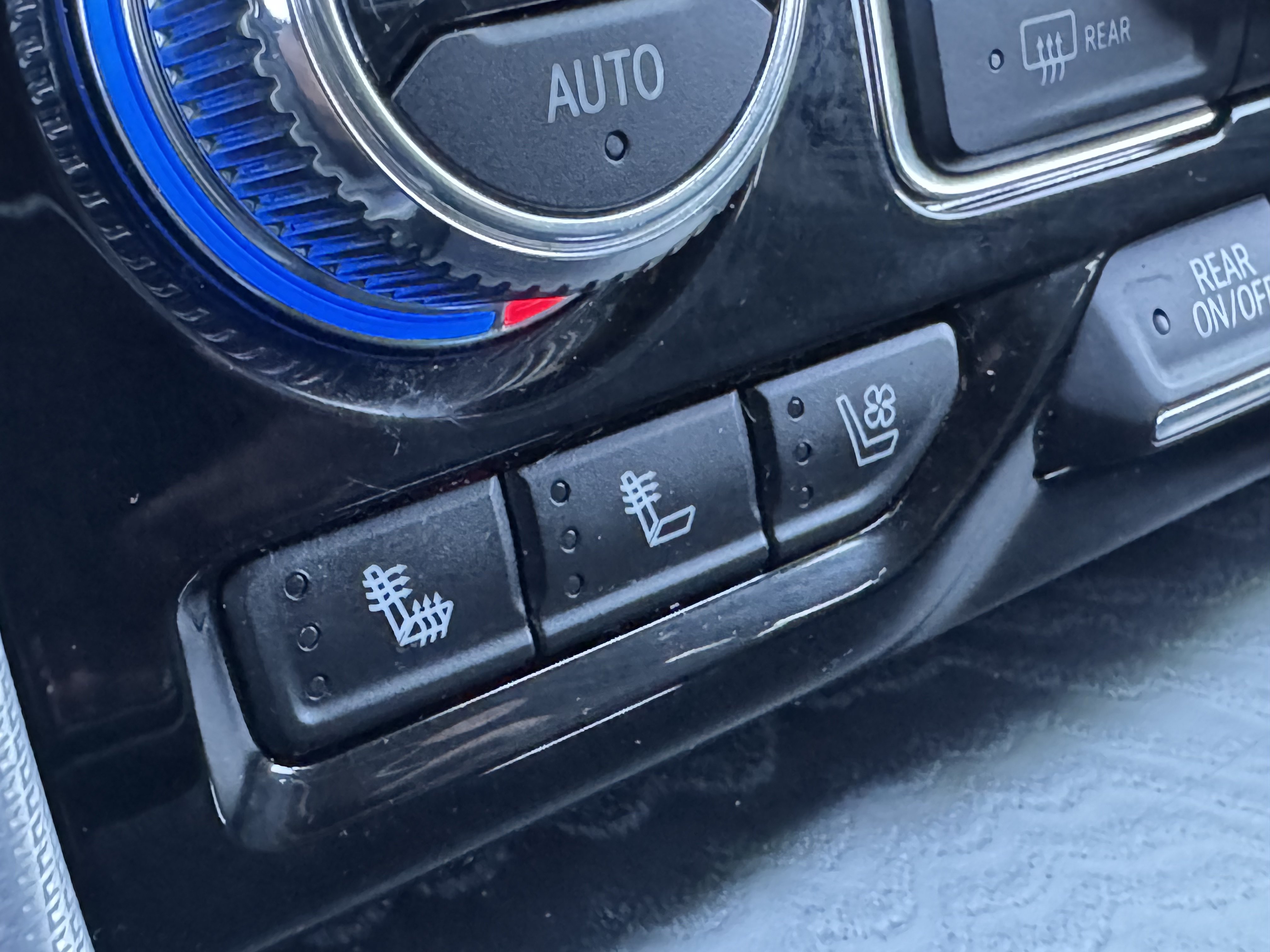 Used 2023 GMC Yukon XL Denali AWD/4WD image 27