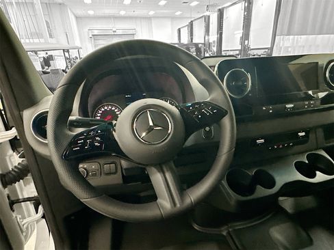 Used 2025 Mercedes-Benz Sprinter 2500 image 12