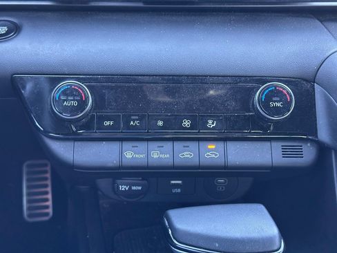 Used 2025 Hyundai Elantra Sport image 29