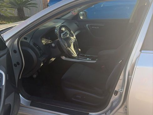 Used 2013 Nissan Altima 2.5 SV w/ 2.5SV Convenience Pkg image 6