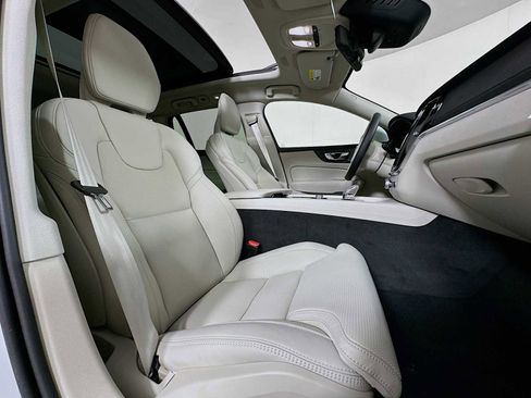 Used 2025 Volvo V60 B5 Cross Country Ultra w/ Climate Package image 26